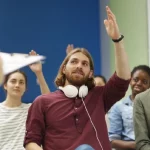 Kegiatan Menggunakan Kaidah Bahasa untuk Menyampaikan Kritik, Bahasa Indonesia Kelas X Kurikulum Merdeka